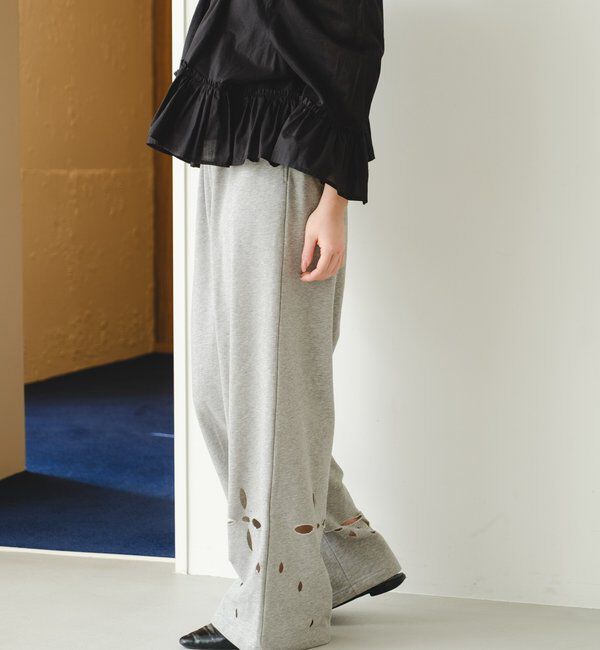 「【新色追加/2サイズ展開/低身長サイズ】カットアウトスウェットパンツ」|チノ|