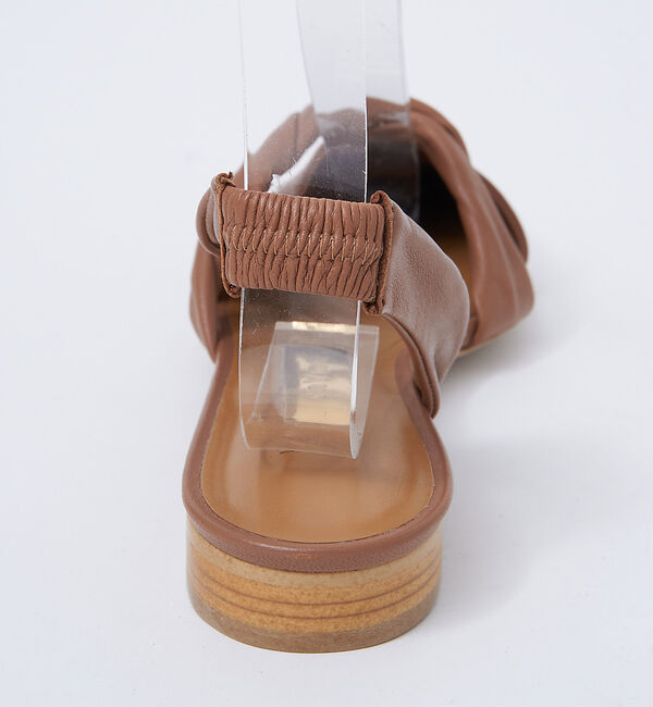 AU BANNISTER「thYme/ひねりストラップサンダル」|サンダル|