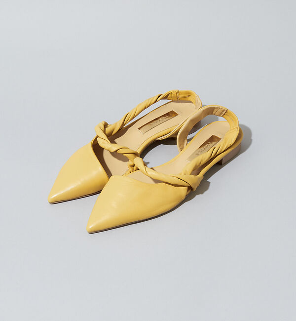 AU BANNISTER「thYme/ひねりストラップサンダル」|サンダル|イエロー