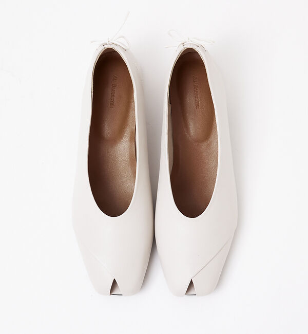 AU BANNISTER「ピープトゥリボンソフトシューズ」|パンプス|