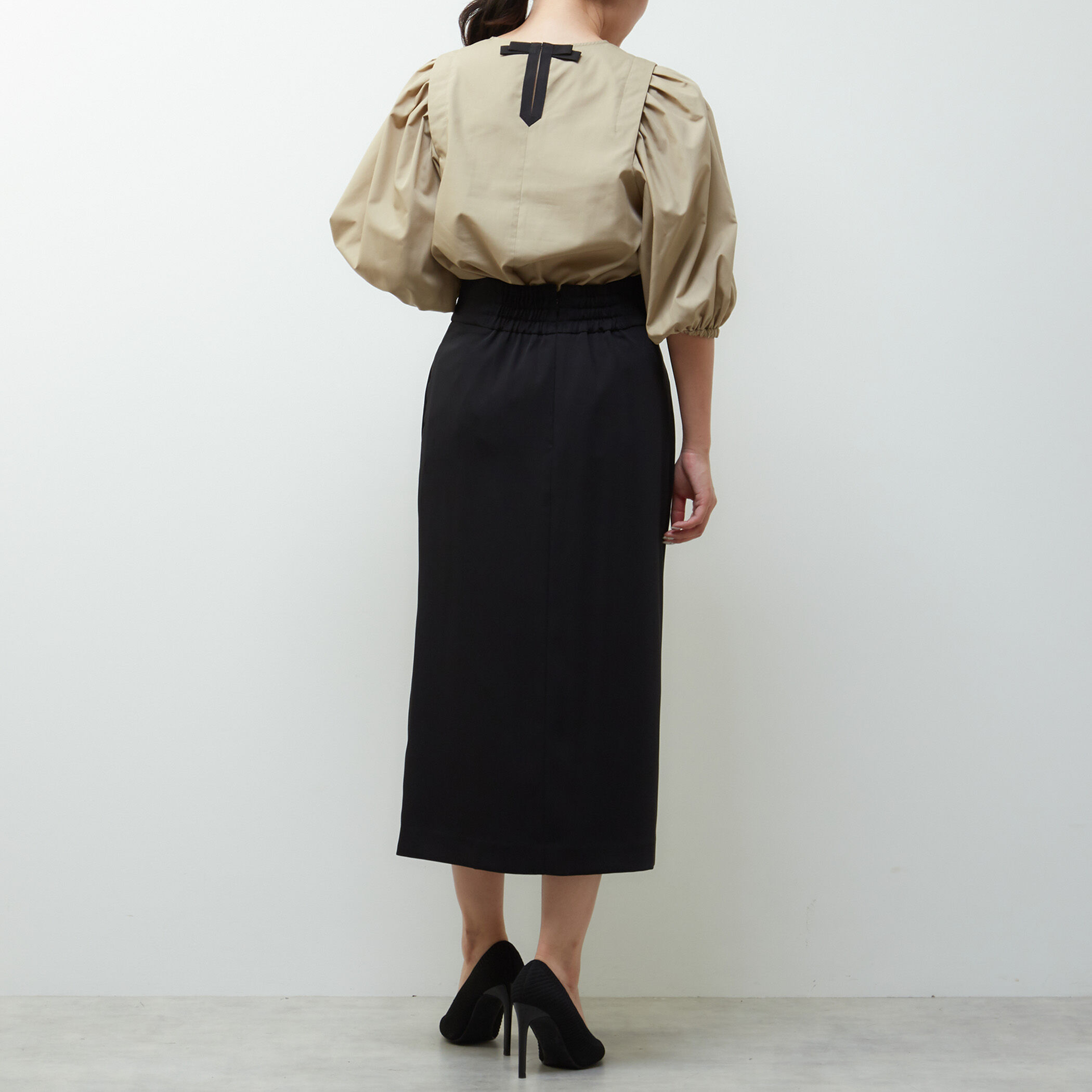 TIARA「タックショルダーボリュームスリーブリボンブラウス」|シャツ・ブラウス|