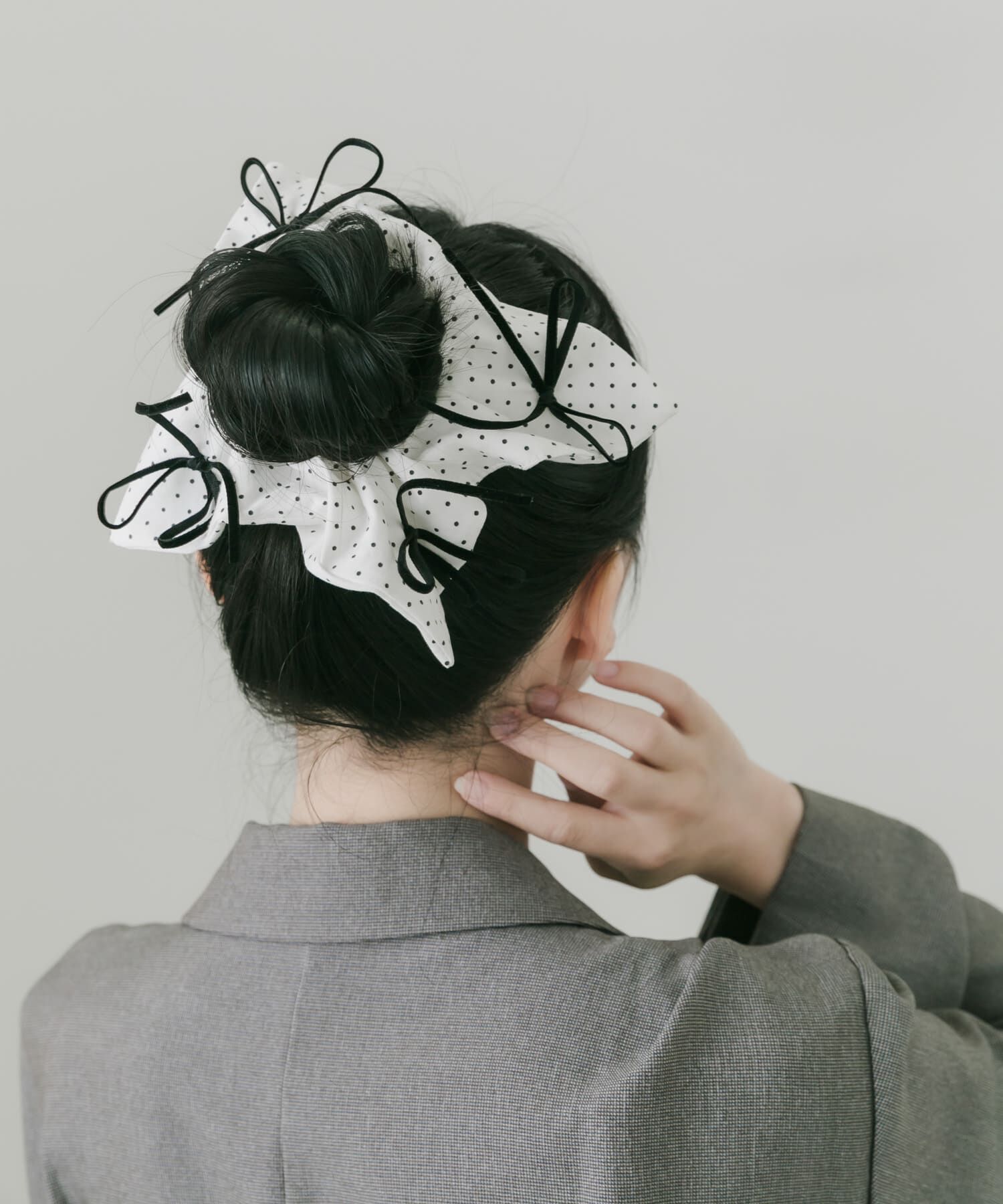 SMELLY「ベロアリボンドットスクエアシュシュ」|ヘアゴム・シュシュ|