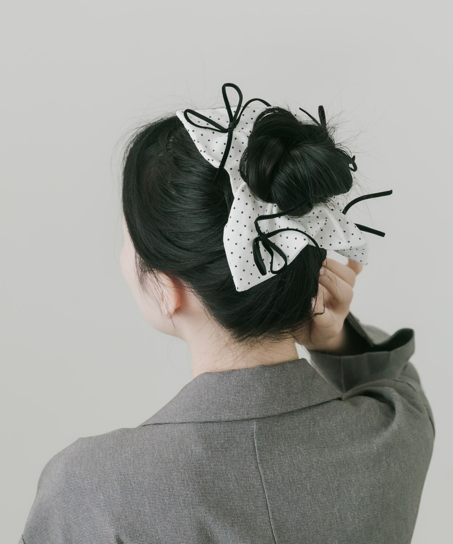 SMELLY「ベロアリボンドットスクエアシュシュ」|ヘアゴム・シュシュ|