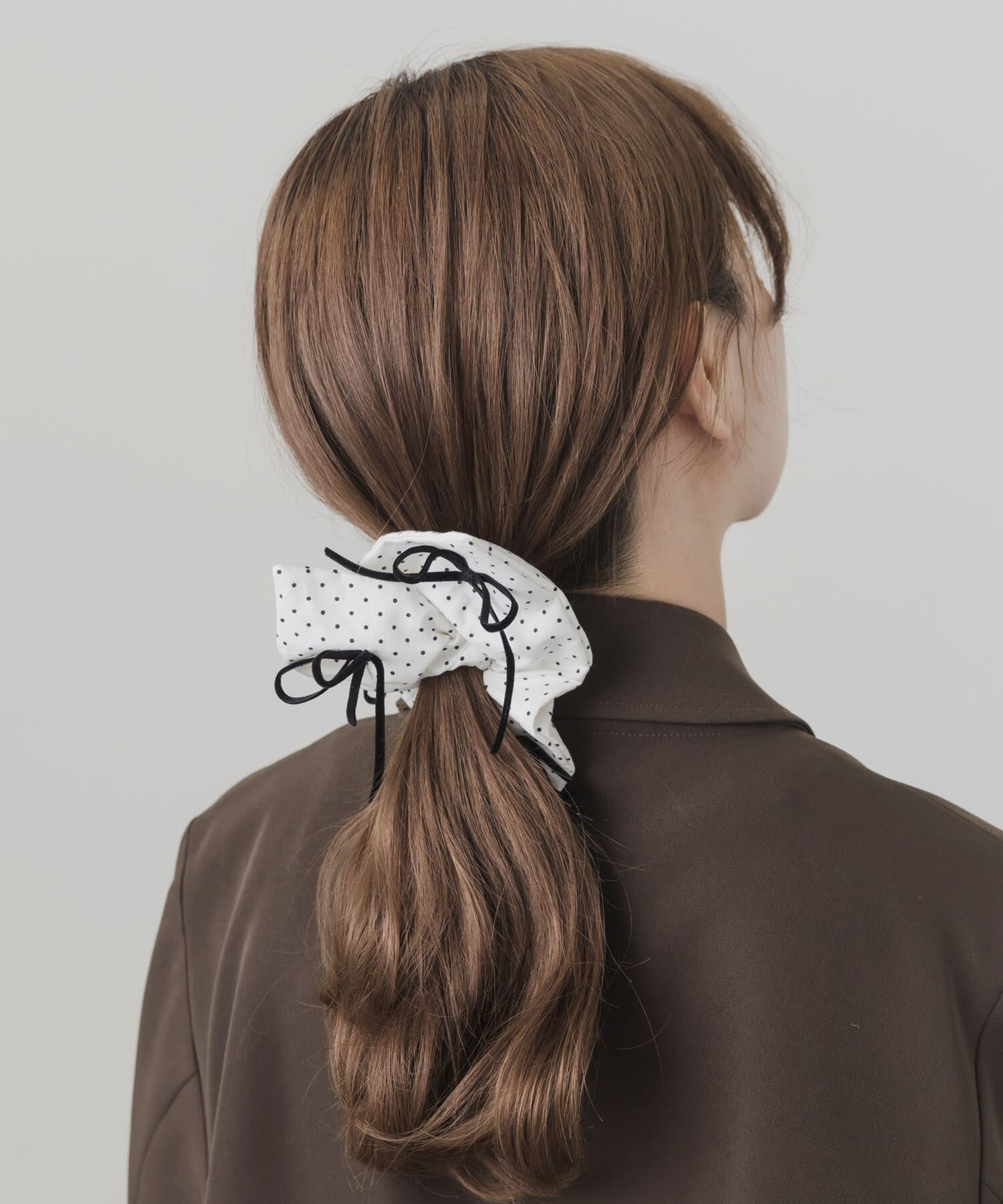 SMELLY「ベロアリボンドットスクエアシュシュ」|ヘアゴム・シュシュ|