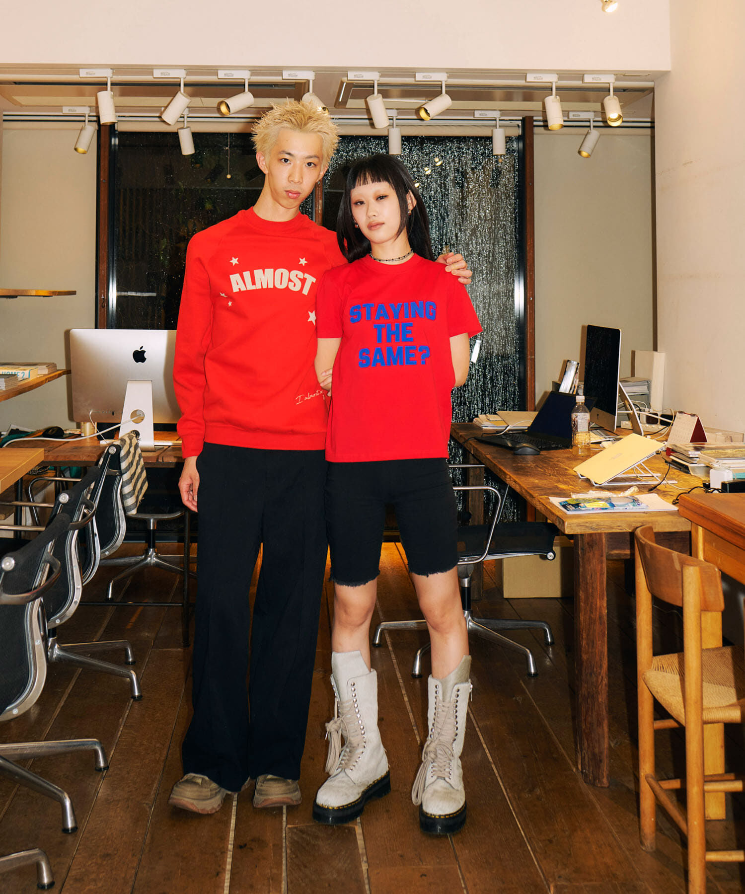 URBAN RESEARCH「Teya　Flock Letter T-shirts」|Tシャツ・カットソー|