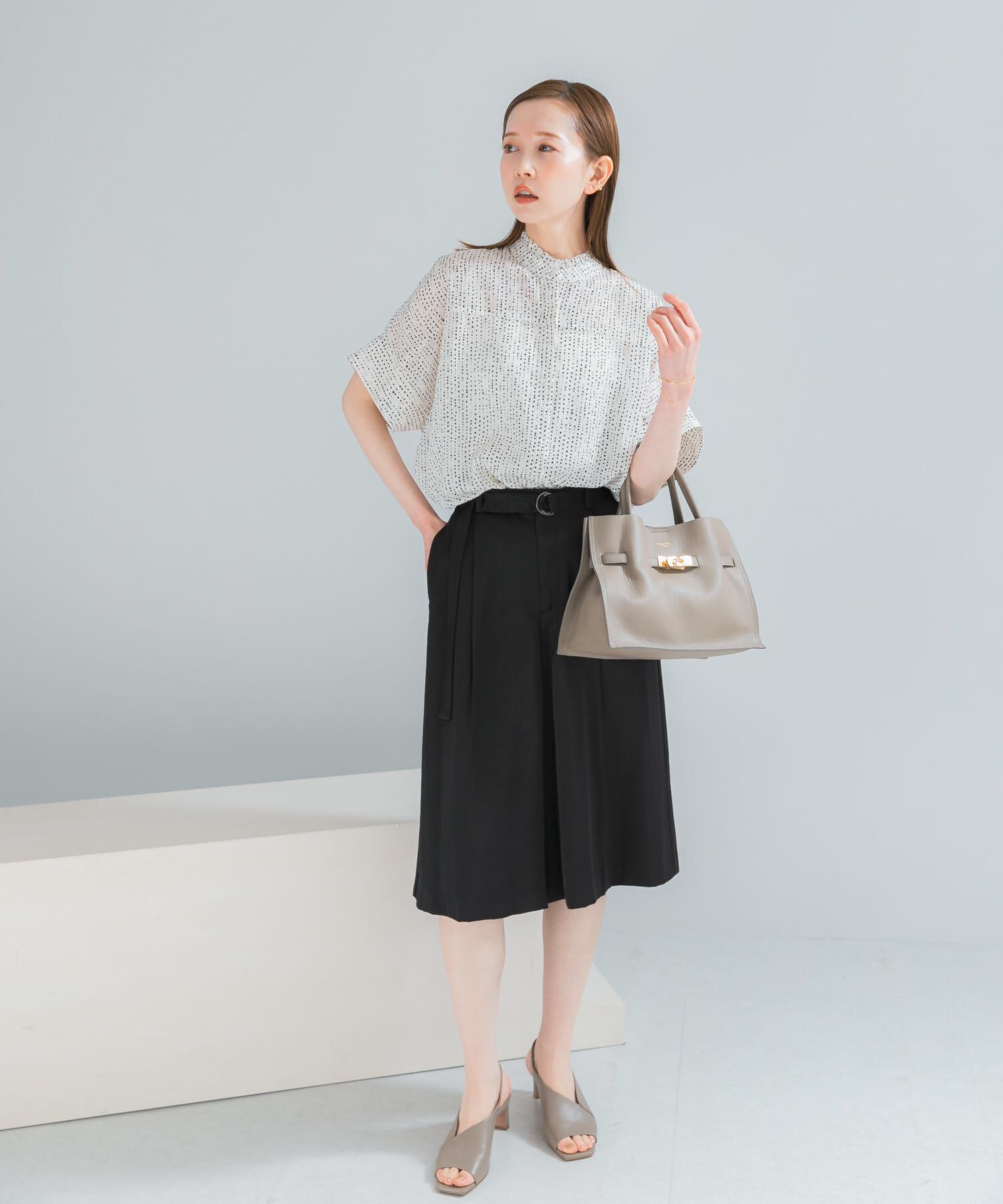 URBAN RESEARCH ROSSO「『WEB/一部店舗限定』ウォッシャブルドットフリルネックブラウス」|シャツ・ブラウス|