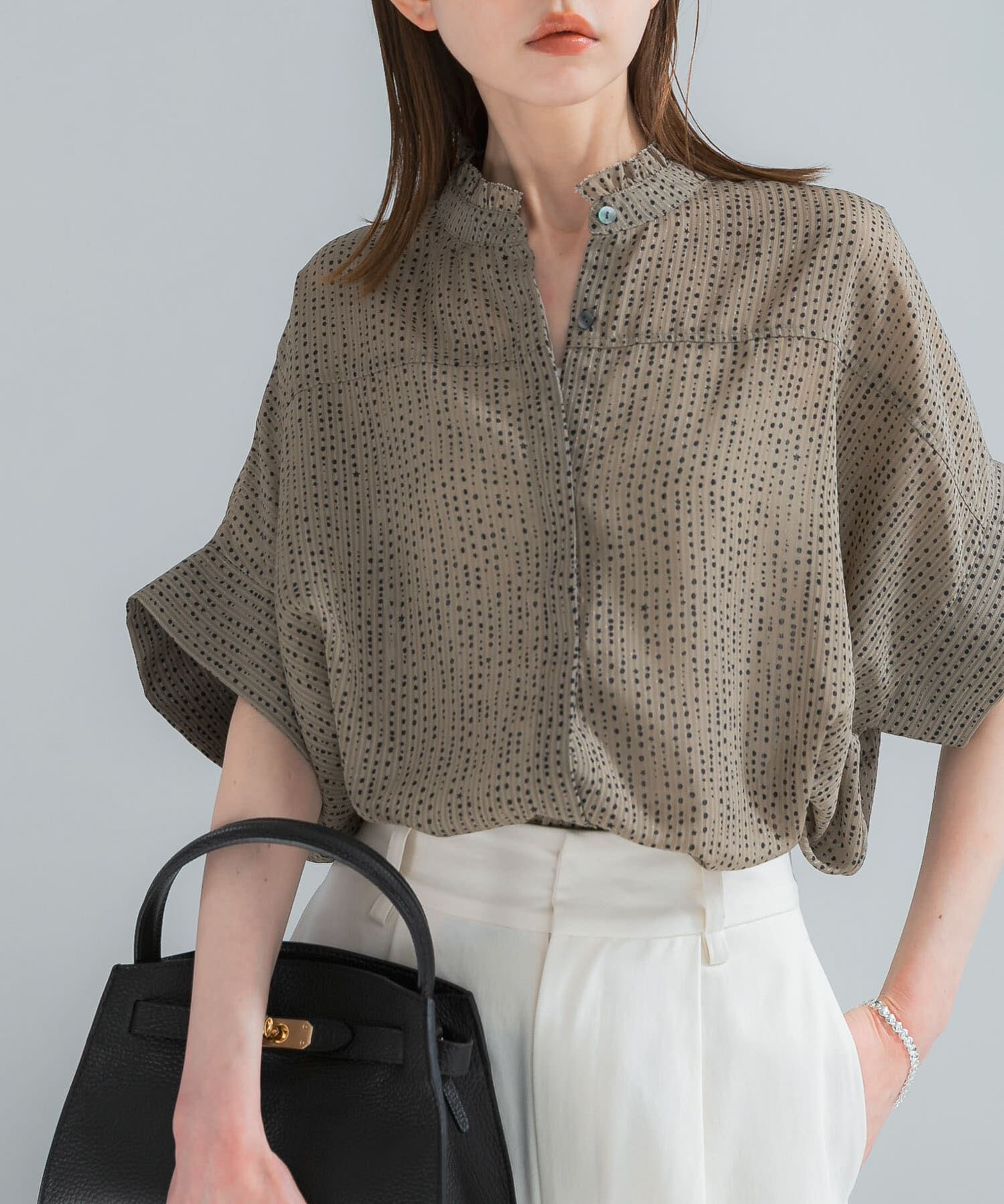 URBAN RESEARCH ROSSO「『WEB/一部店舗限定』ウォッシャブルドットフリルネックブラウス」|シャツ・ブラウス|カーキ