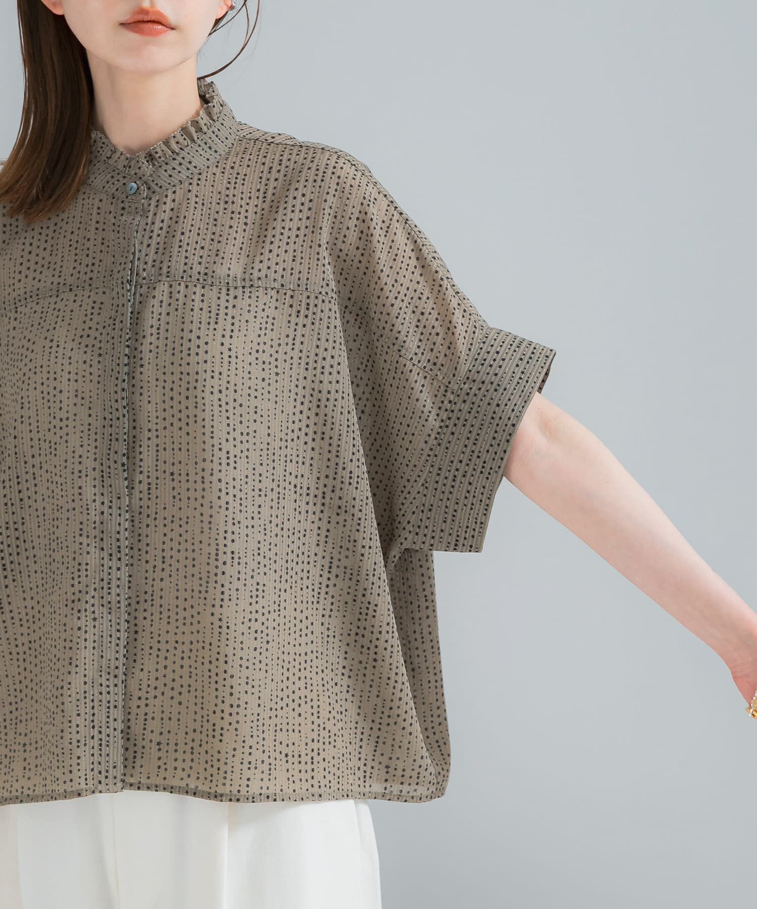 URBAN RESEARCH ROSSO「『WEB/一部店舗限定』ウォッシャブルドットフリルネックブラウス」|シャツ・ブラウス|