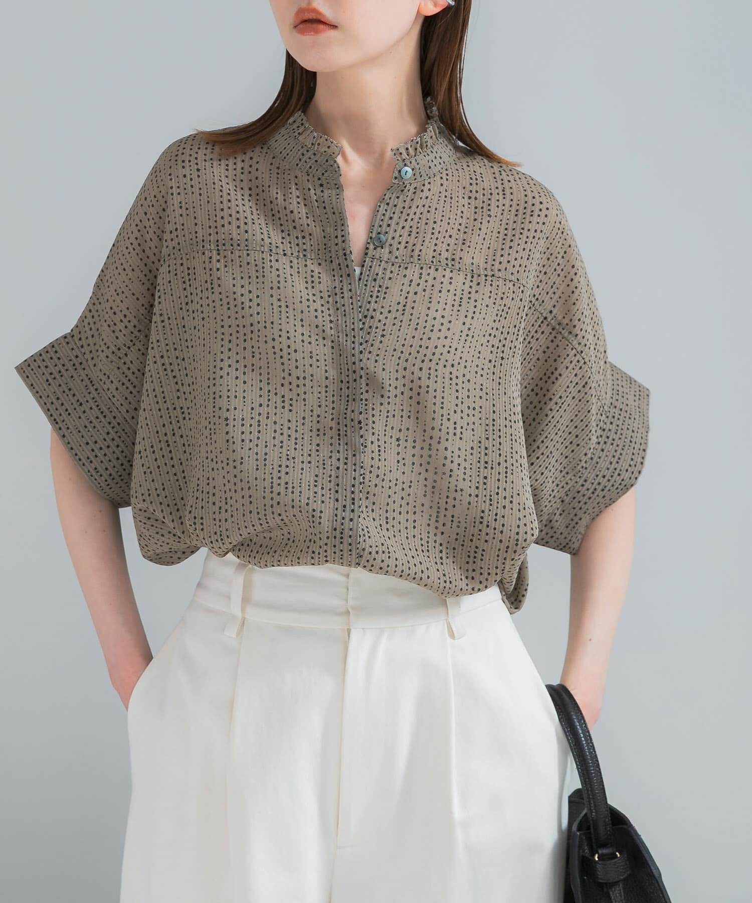 URBAN RESEARCH ROSSO「『WEB/一部店舗限定』ウォッシャブルドットフリルネックブラウス」|シャツ・ブラウス|