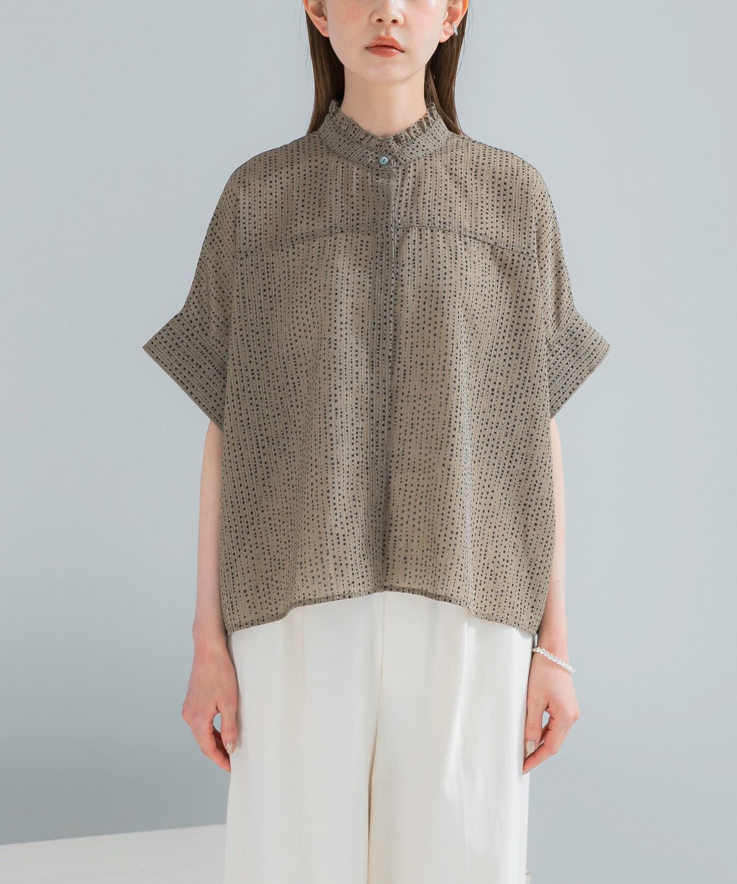 URBAN RESEARCH ROSSO「『WEB/一部店舗限定』ウォッシャブルドットフリルネックブラウス」|シャツ・ブラウス|