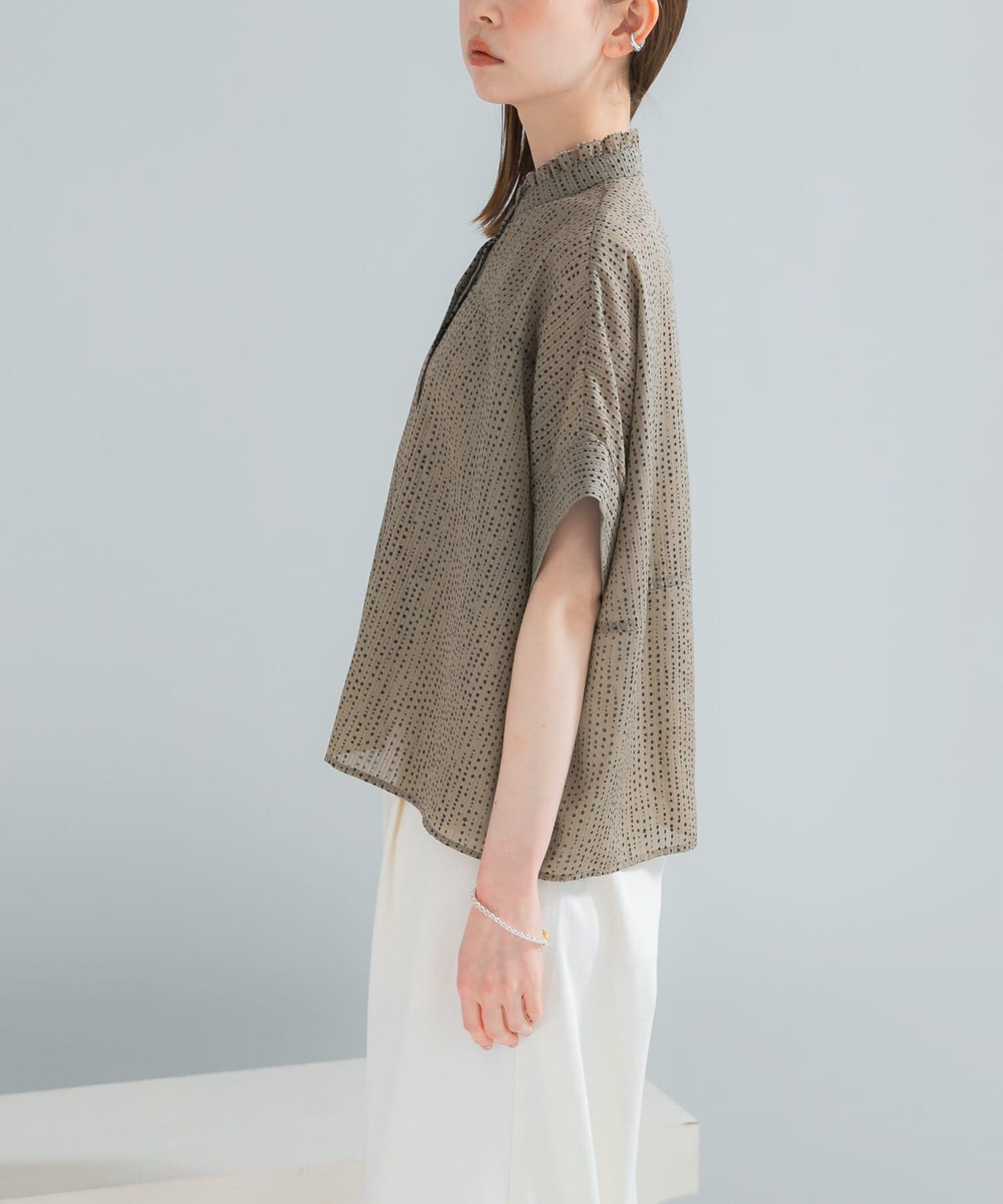 URBAN RESEARCH ROSSO「『WEB/一部店舗限定』ウォッシャブルドットフリルネックブラウス」|シャツ・ブラウス|