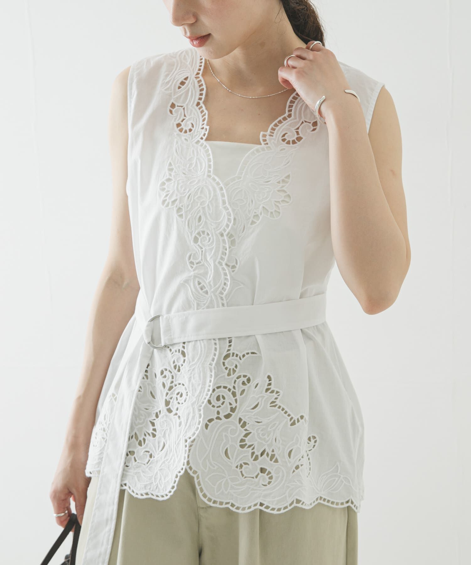 URBAN RESEARCH「カットワーク刺繍ジレ」|シャツ・ブラウス|