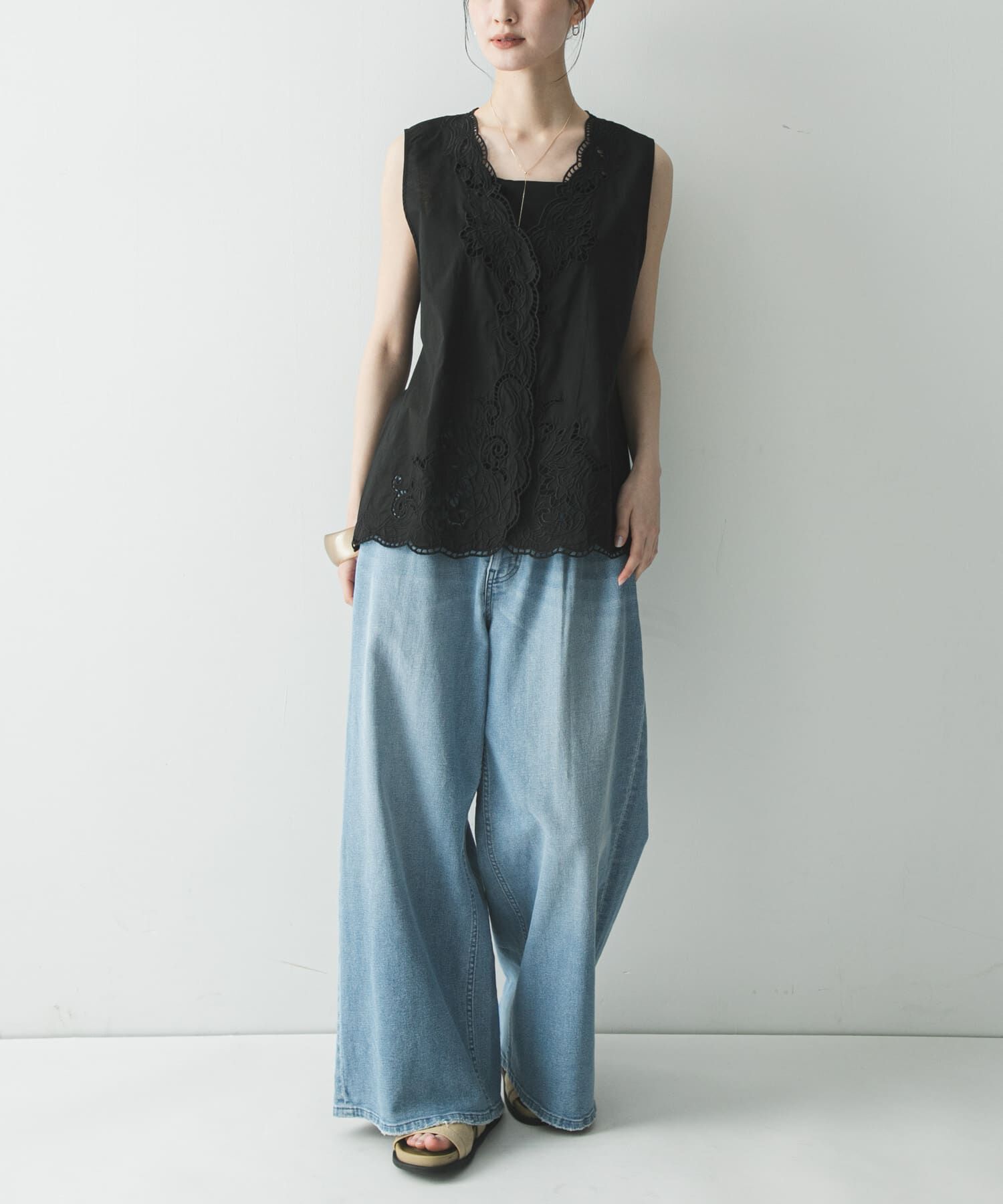 URBAN RESEARCH「カットワーク刺繍ジレ」|シャツ・ブラウス|