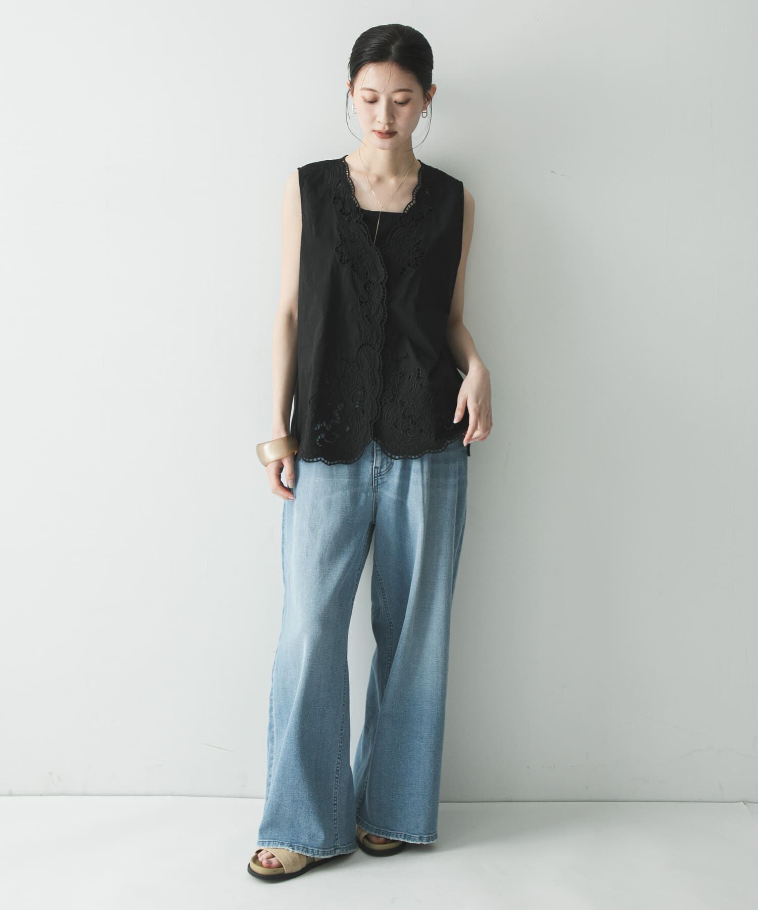 URBAN RESEARCH「カットワーク刺繍ジレ」|シャツ・ブラウス|