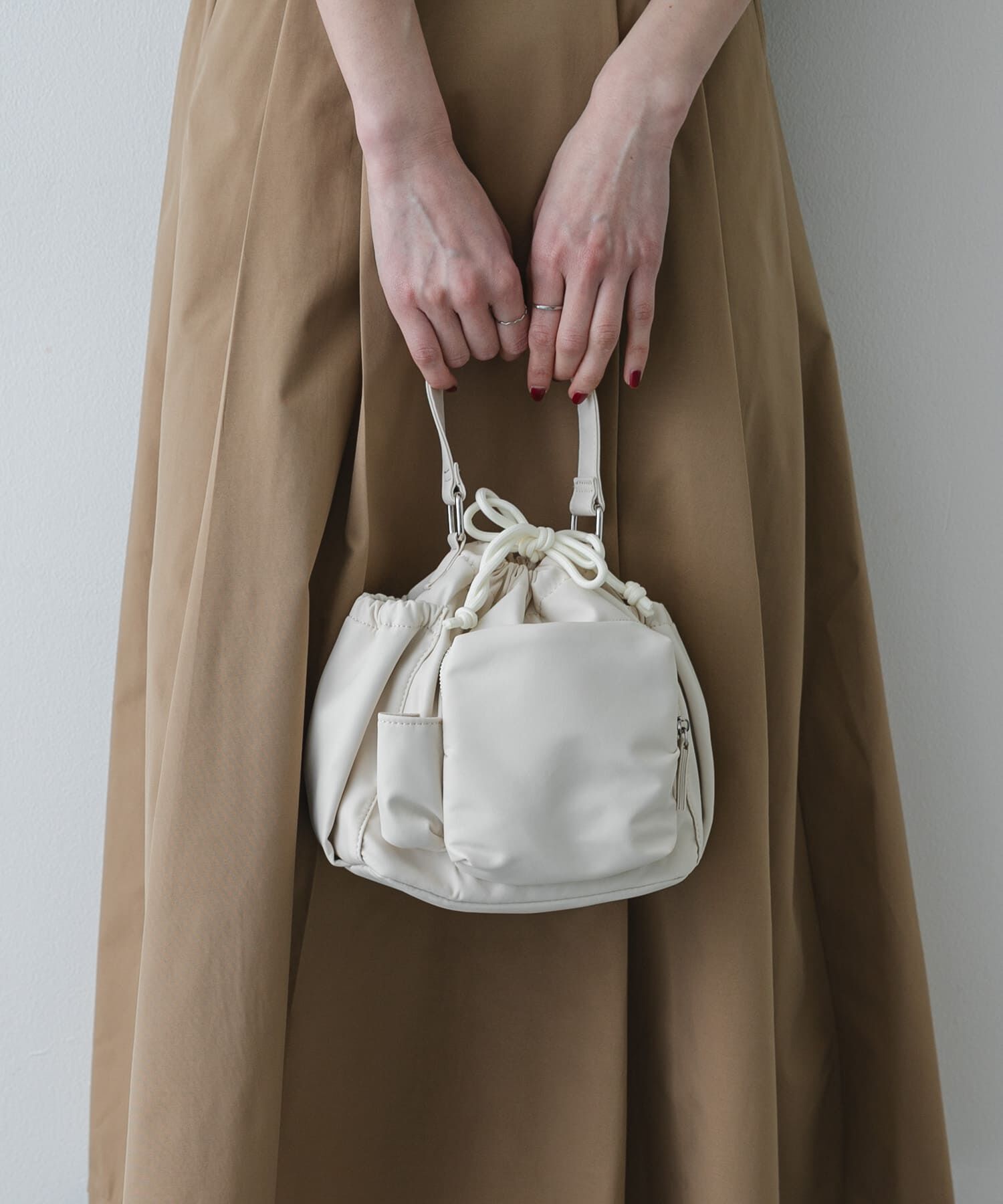 SENSE OF PLACE by URBAN RESEARCH「『撥水』ポケットデザインナイロンバッグ」|ハンドバッグ|アイボリー