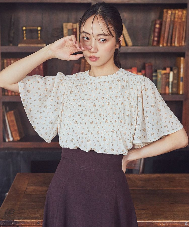 earth music&ecology「マジョリカプリーツ半袖ブラウス」|シャツ・ブラウス|Flower Beige