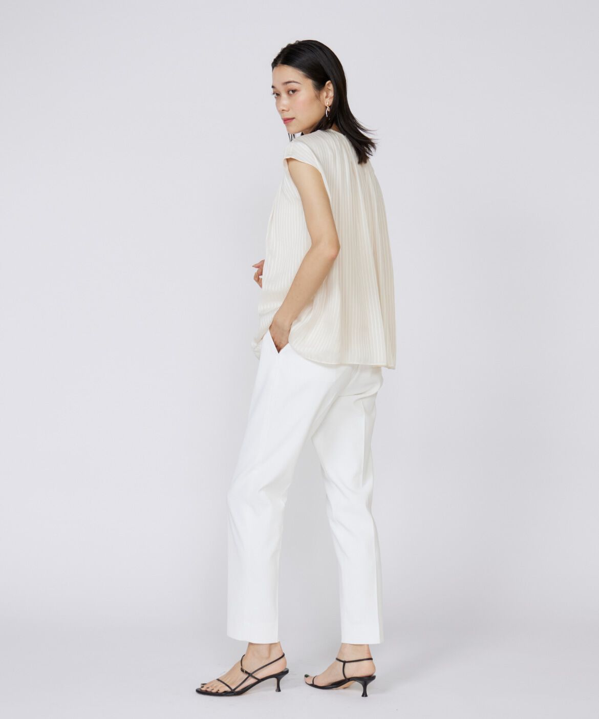 INED「シェルタリングドライ美脚テーパードパンツ」|スラックス|