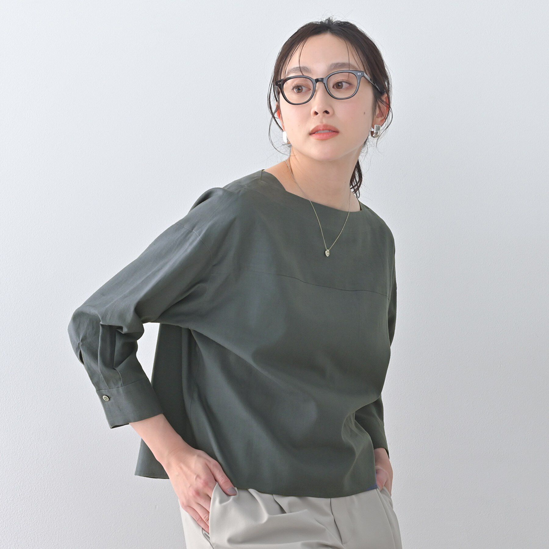 UNTITLED「【洗える/6分袖】ボートネックブラウス」|シャツ・ブラウス|チャコールグレー(0