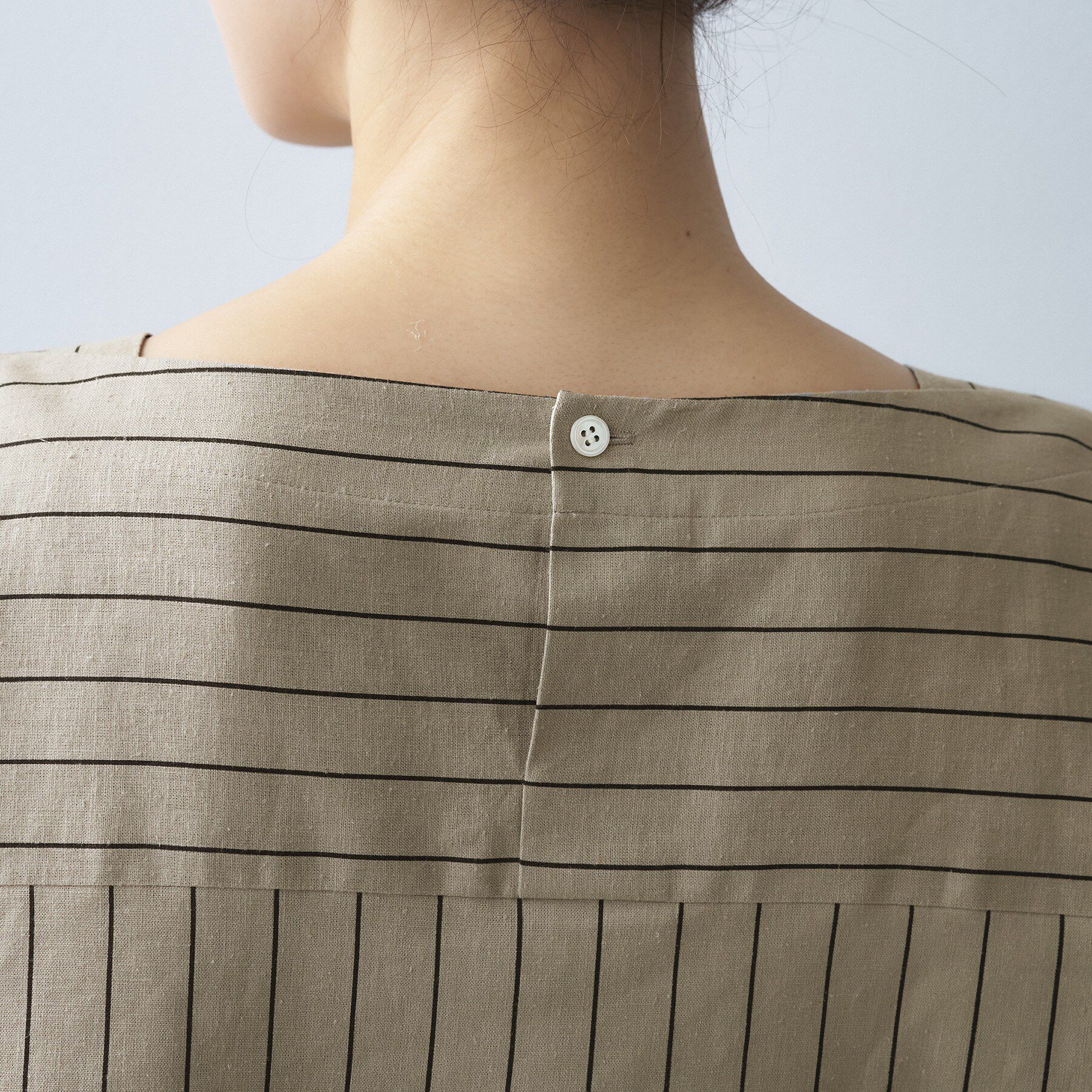 UNTITLED「【洗える/6分袖】ボートネックブラウス」|シャツ・ブラウス|