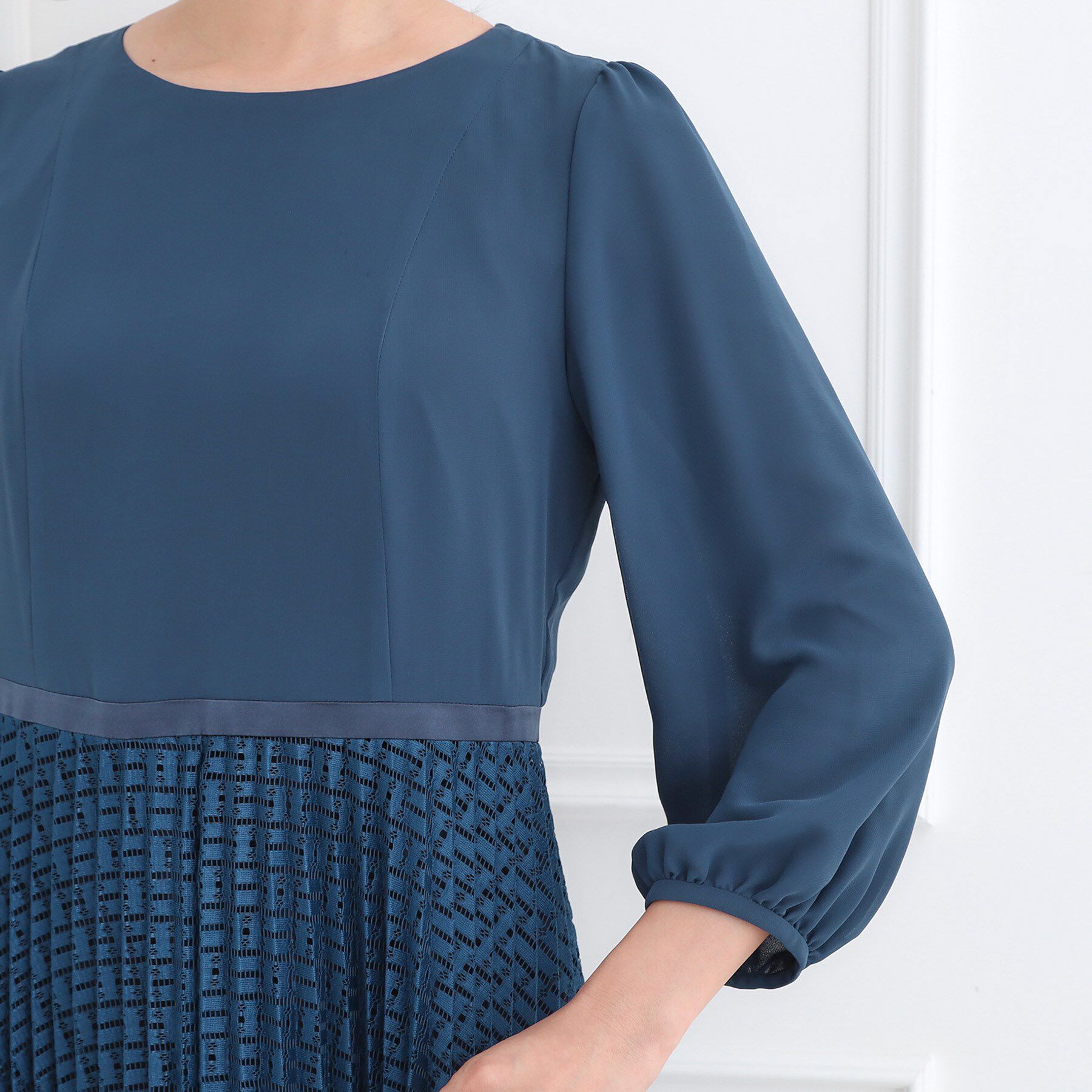 Reflect「【お仕事に◎】シフォン&times;幾何柄レースプリーツワンピース」|ワンピース|