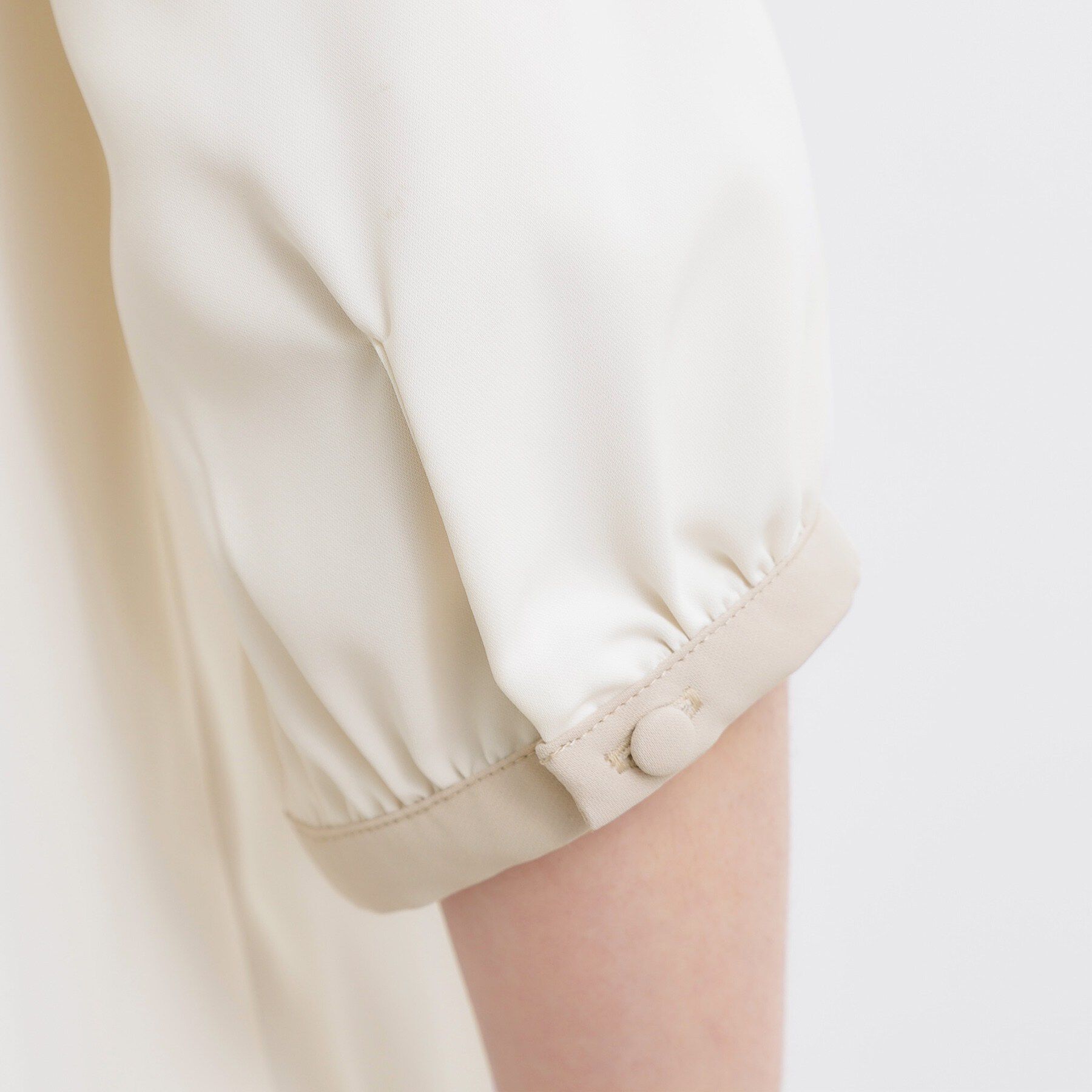 grove「【二の腕カバー・お仕事】フロントタック配色ブラウス」|シャツ・ブラウス|