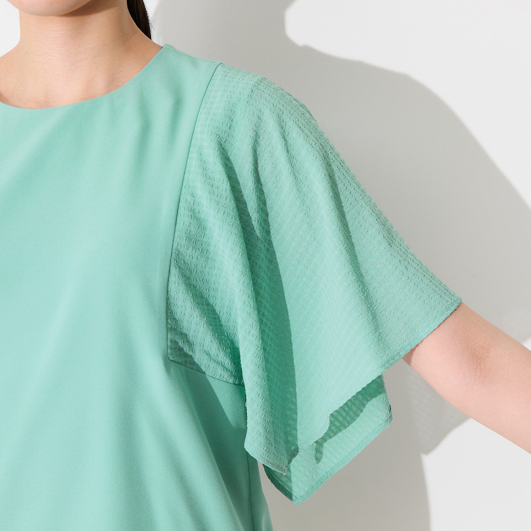 INDIVI「【洗える／シアーチェック柄】異素材コンビスリーブトップス」|Tシャツ・カットソー|