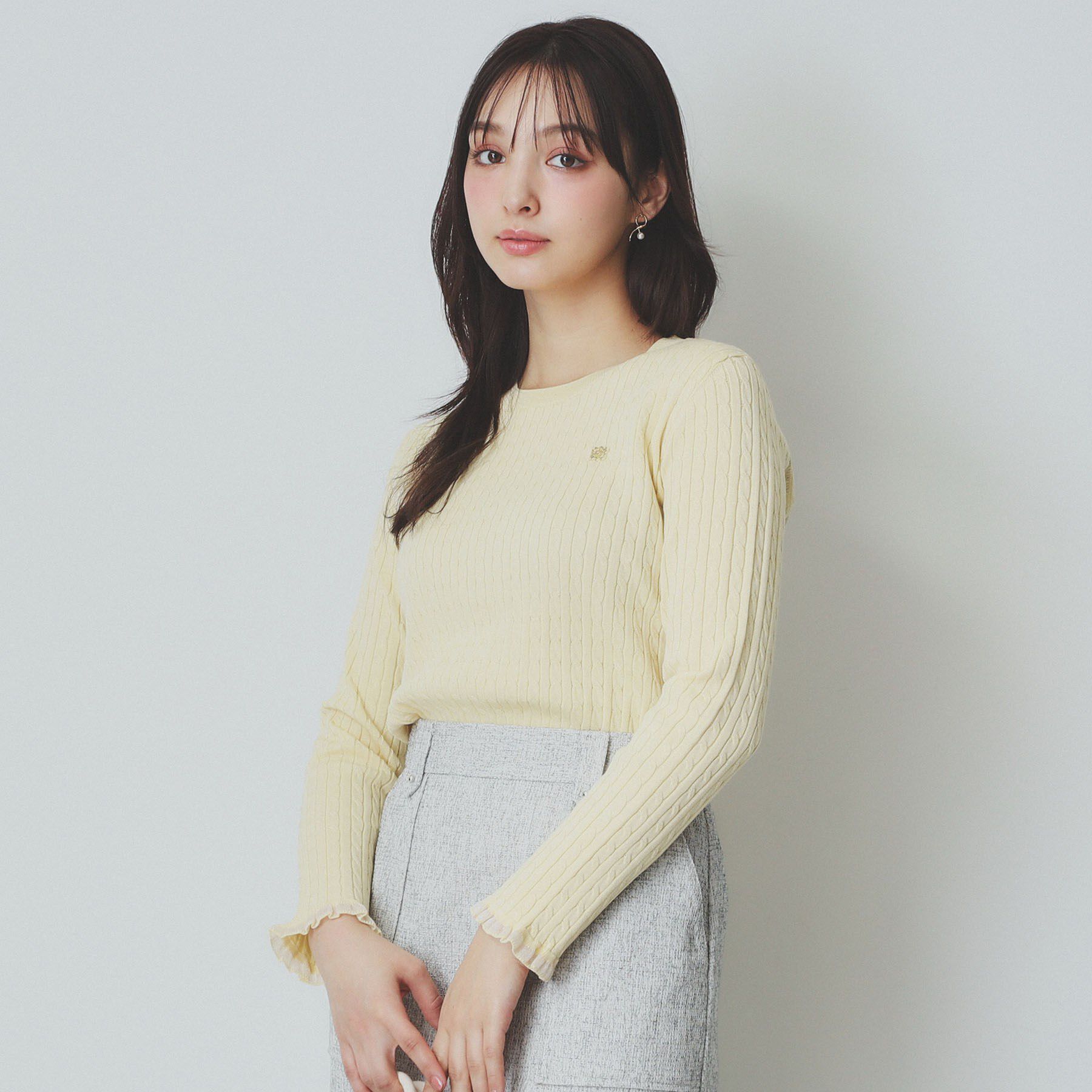 index「ゴールドモチーフ付きケーブルニット【洗濯機洗い可】」|ニット・セーター|