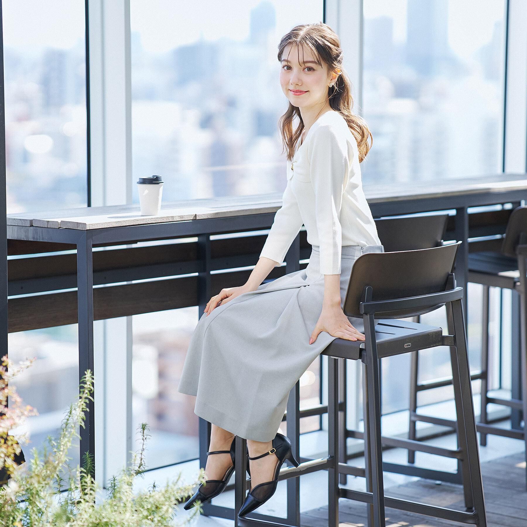 index「ブローチ風ゴールドパーツ付きアシメニット【洗濯機OK/抗ピル】」|ニット・セーター|