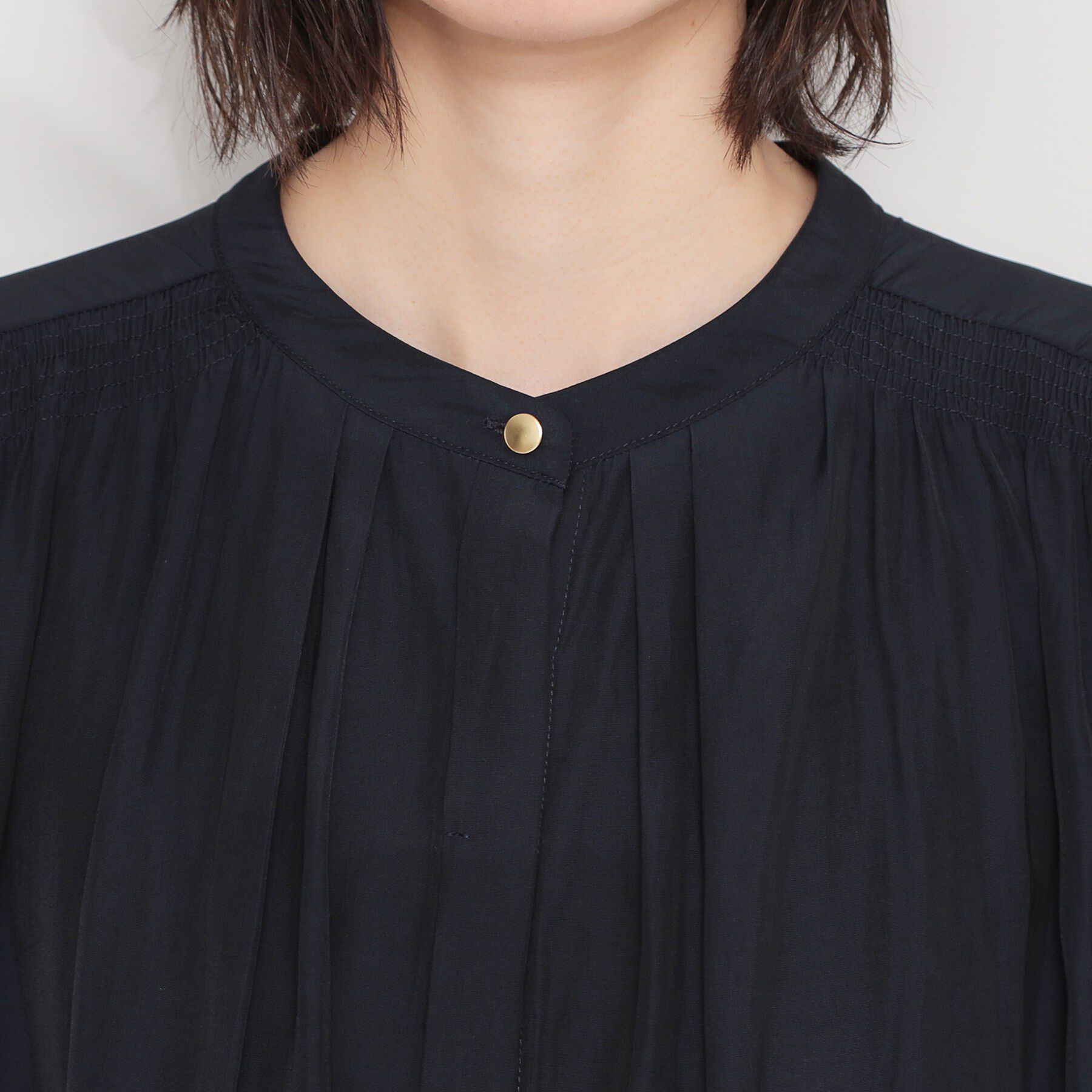 THE SHOP TK「【通勤スタイルに】ヴィンテージサテンギャザーブラウス」|シャツ・ブラウス|