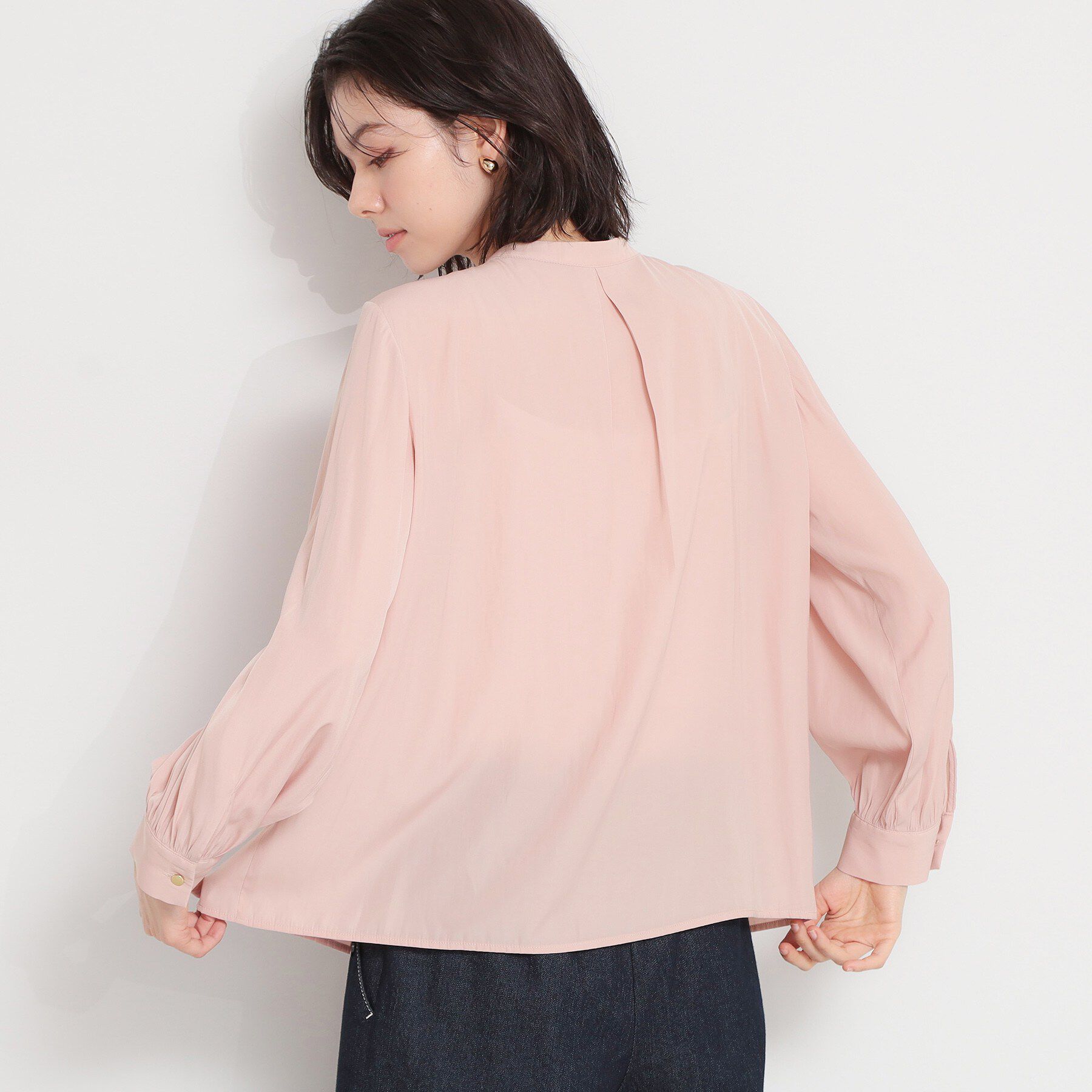 THE SHOP TK「【通勤スタイルに】ヴィンテージサテンギャザーブラウス」|シャツ・ブラウス|