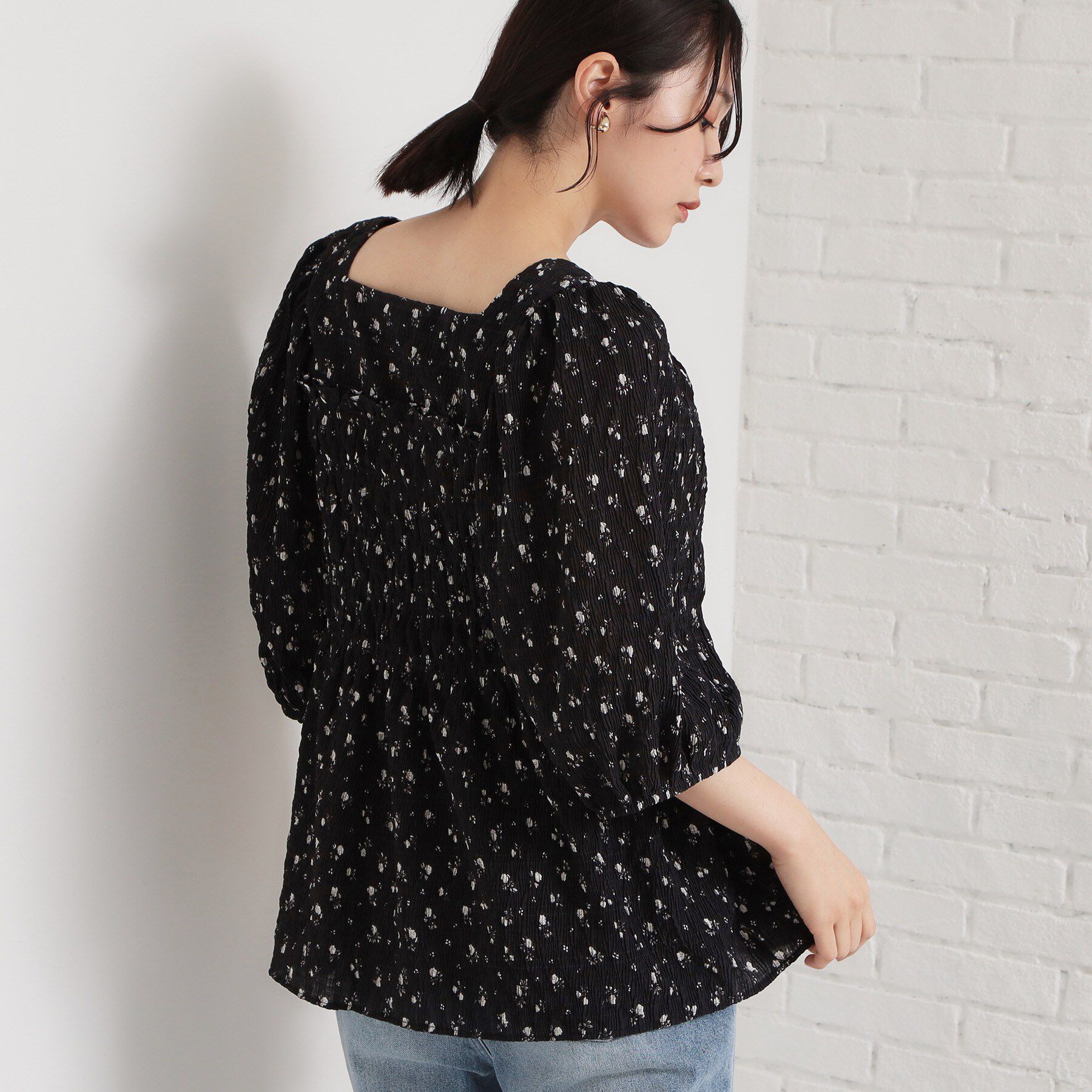 THE SHOP TK「大人のフェミニンスタイルに 花柄楊柳シャーリングブラウス」|シャツ・ブラウス|