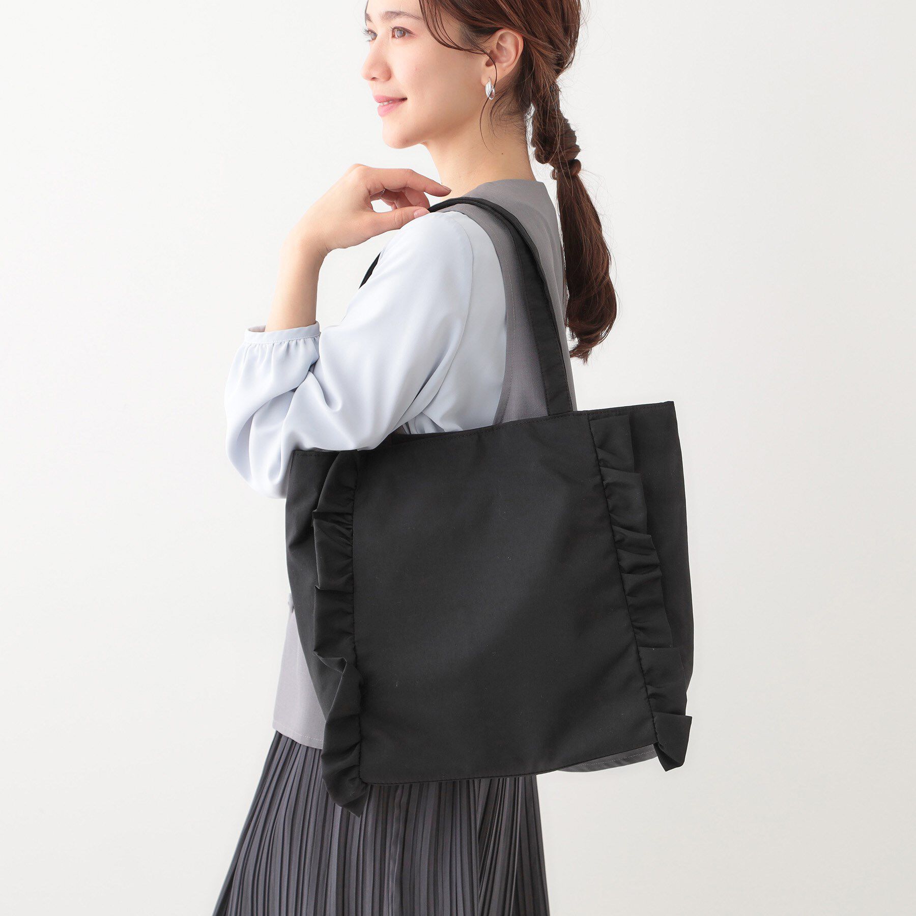 SHOO･LA･RUE「フリルトートバッグ」|トートバッグ|ブラック(019)