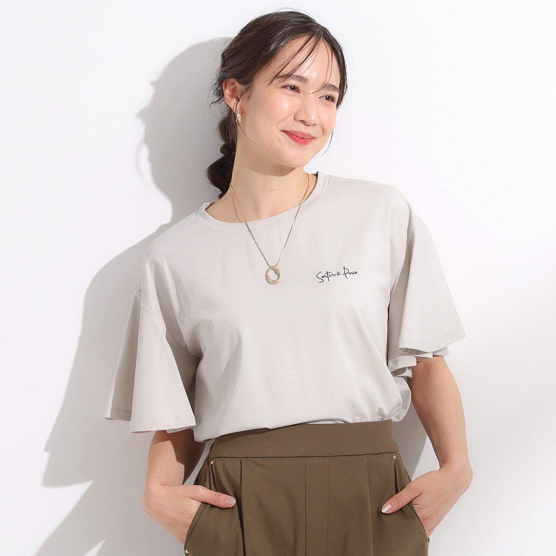 SHOO･LA･RUE「【S-LL/ひんやり/二の腕カバー】華やかさをプラスする お袖フリルTシャツ」|Tシャツ・カットソー|