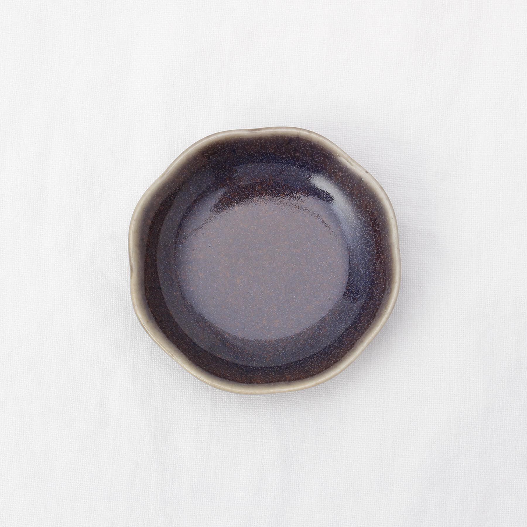 212 KITCHEN STORE「ケイプ 梅形豆皿 レーズンブラウン」|食器・キッチングッズ|