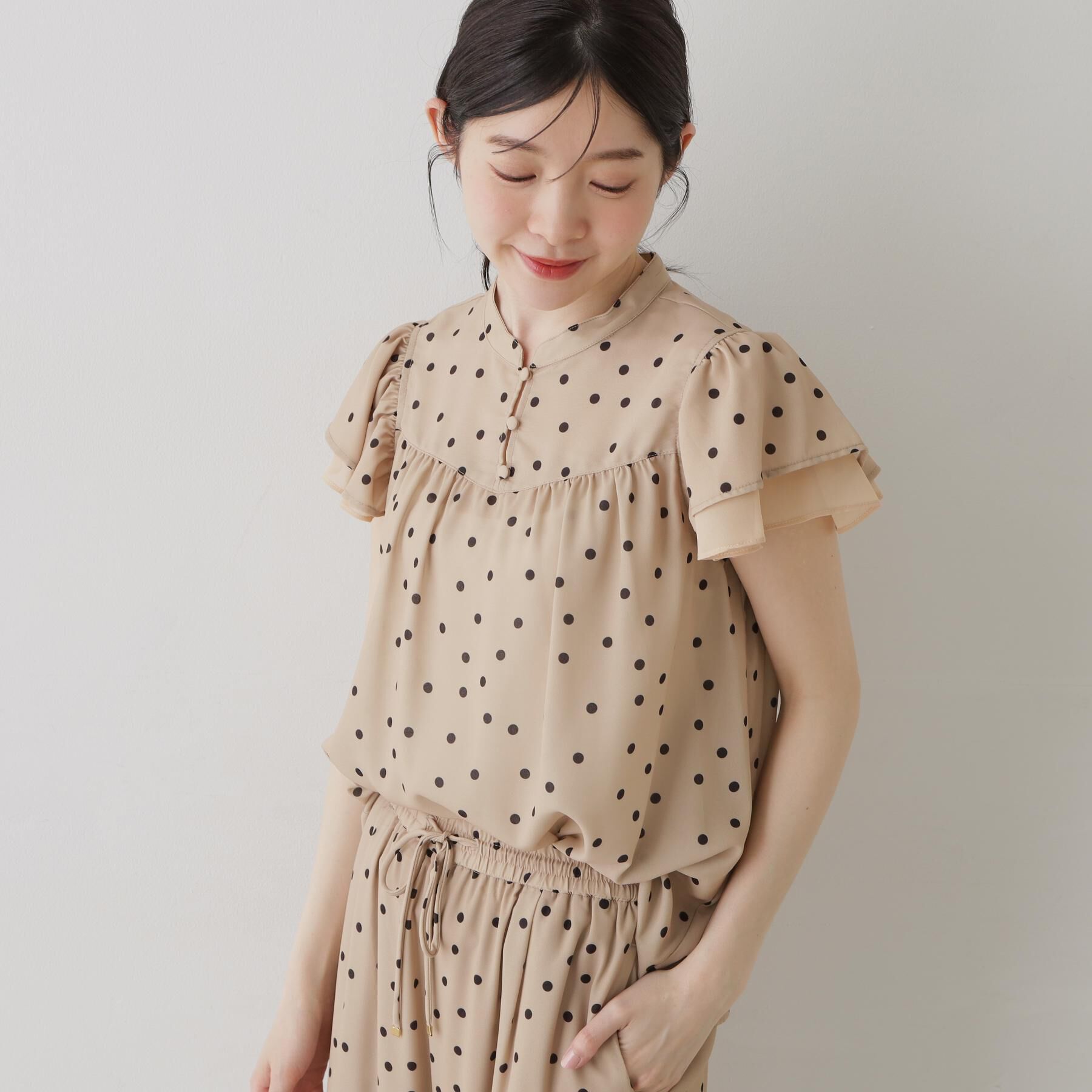 SunaUna「【袖ラッフル/フェミニン】大人可愛いドット柄ブラウス」|シャツ・ブラウス|