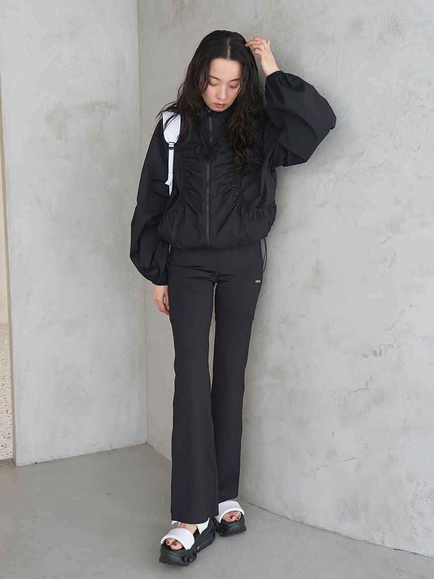 emmi atelier「【ONLINE限定カラーあり】ギャザーディテールナイロンブルゾン【セットアップ対応】/撥水」|ブルゾン・スタジャン|