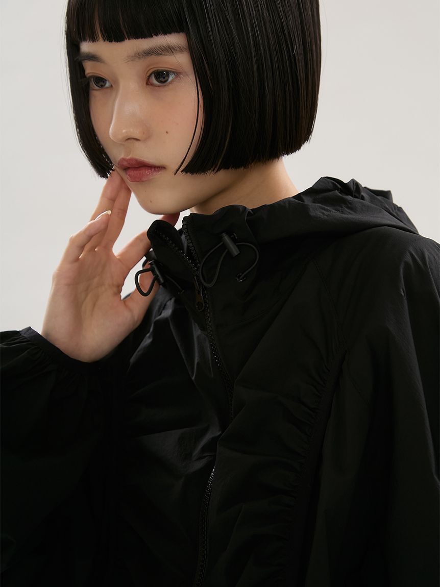 emmi atelier「【ONLINE限定カラーあり】ギャザーディテールナイロンブルゾン【セットアップ対応】/撥水」|ブルゾン・スタジャン|