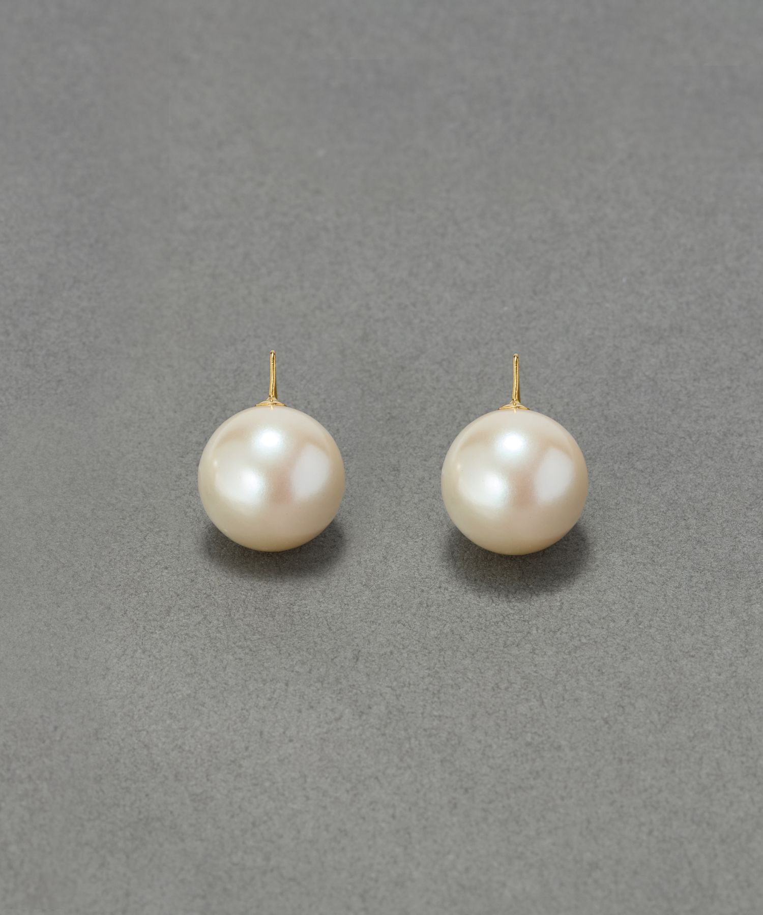 Phoebe「【シリーズ累計販売5000点突破！】ビッグパールフックピアス ホワイト」|ピアス|ホワイト