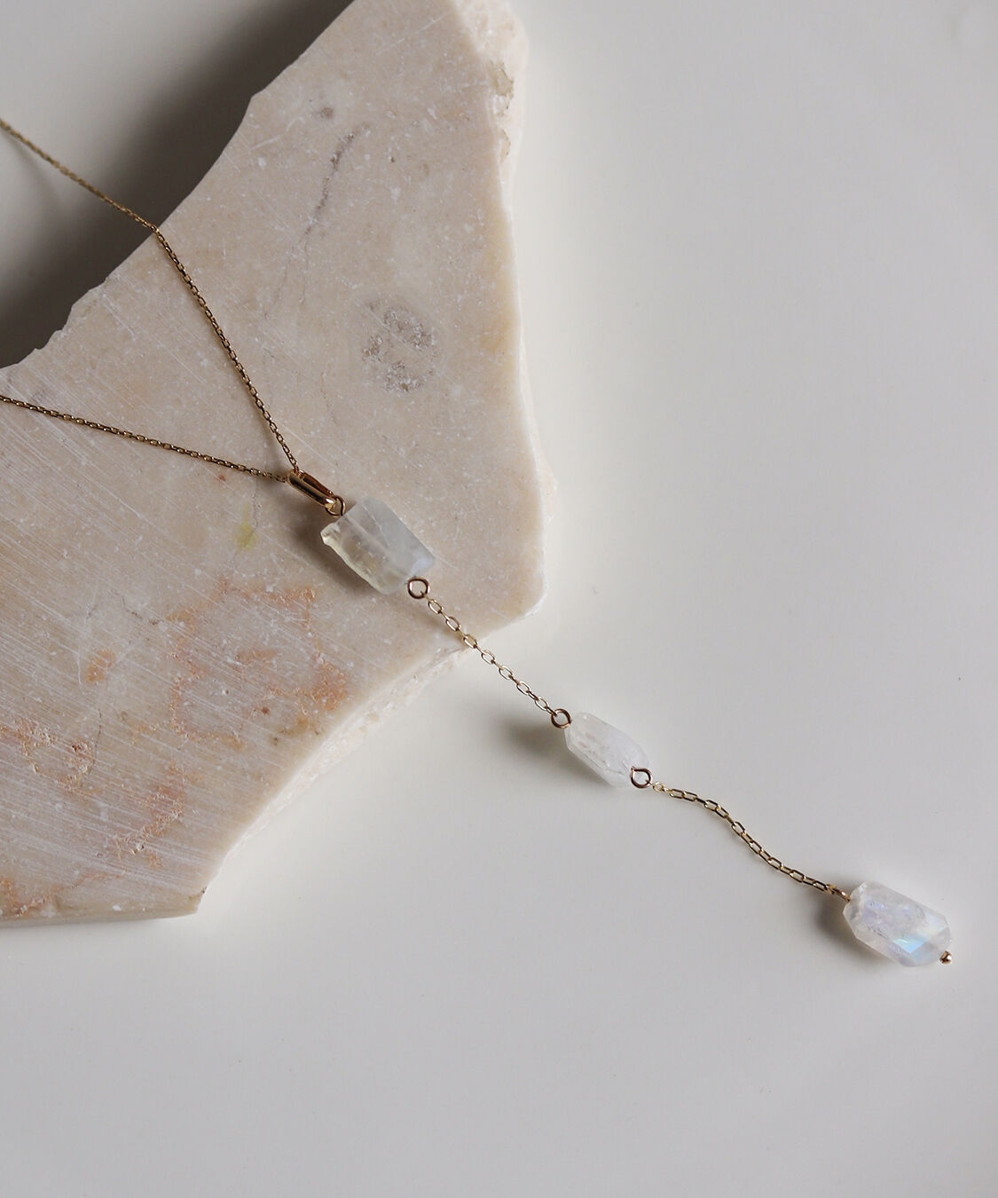  「レインボームーンストーン チェーン タイネックレス | K10YG」|ネックレス|K10 イエローゴールド