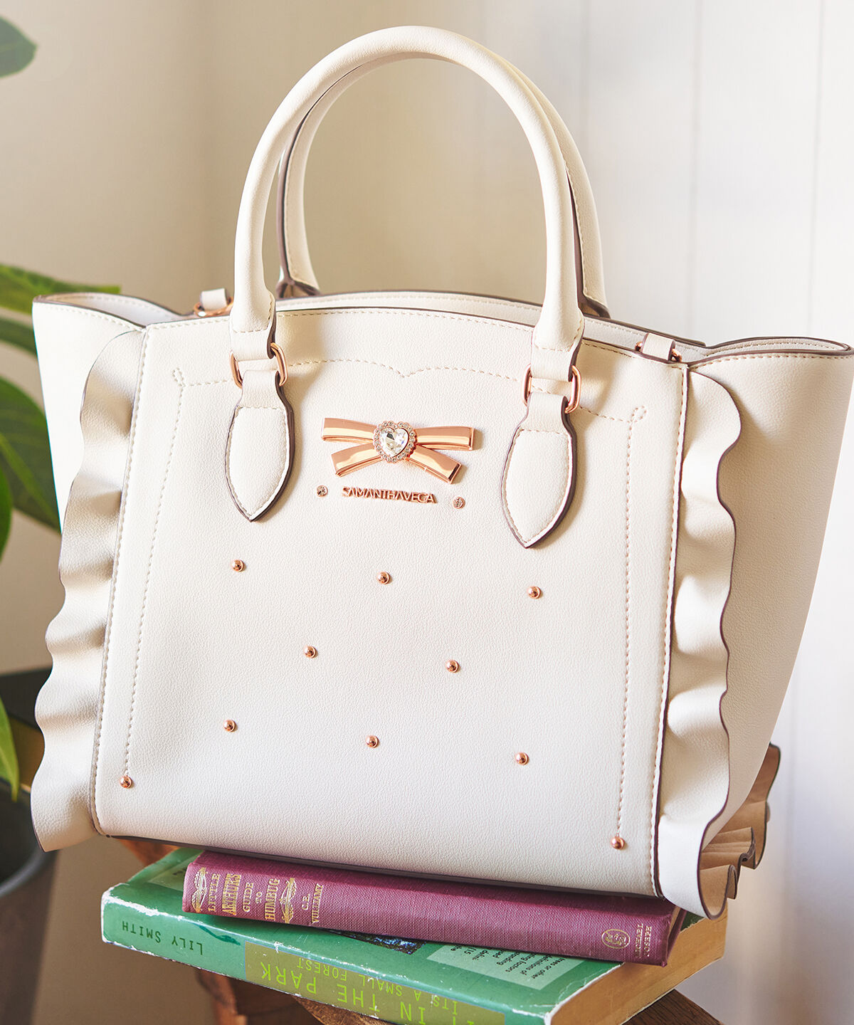 Samantha Vega「リボンスタッズフラッター(小)」|ハンドバッグ|オフホワイト