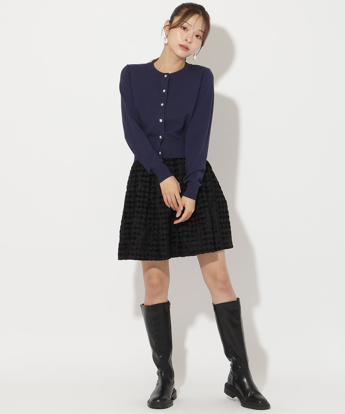 アンドクチュール「ビジューボタンクルーネックカーディガン」|カーディガン|