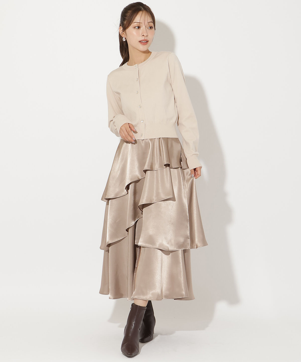 アンドクチュール「ビジューボタンクルーネックカーディガン」|カーディガン|