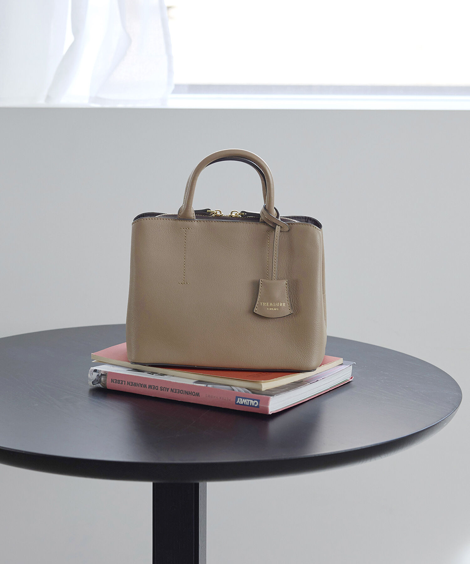 TOPKAPI TREASURE「フロントステッチ レザーミニショルダーバッグ」|ショルダー・メッセンジャー|グレージュ