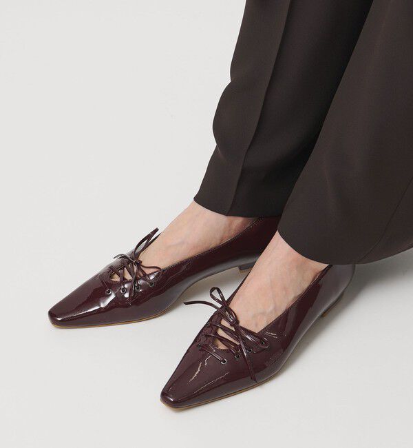 UNITED ARROWS「エナメル レースアップ フラットシューズ」|パンプス|