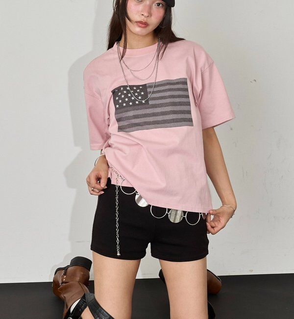  「【UNISEX】KOOKY'N スタースタッズフラッググラフィックTEE」|Tシャツ・カットソー|ピンク