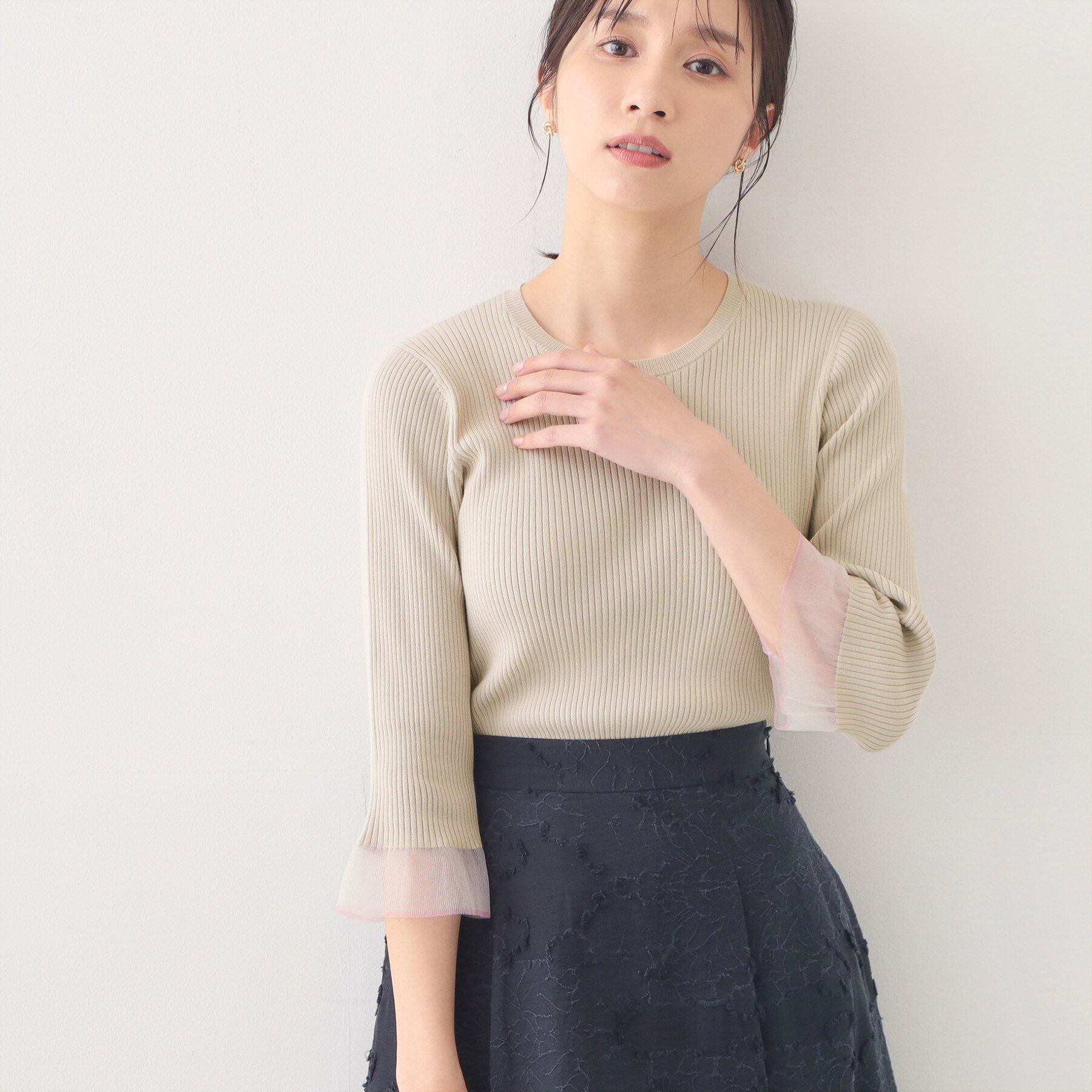 index「UVケア リブシアーフレアスリーブニット【洗える】」|ニット・セーター|グレージュ(050)