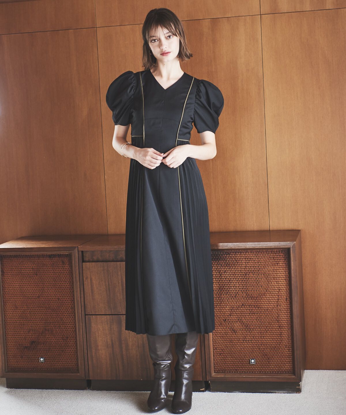 アンドクチュール「配色パイピングVネックワンピース」|ワンピース|