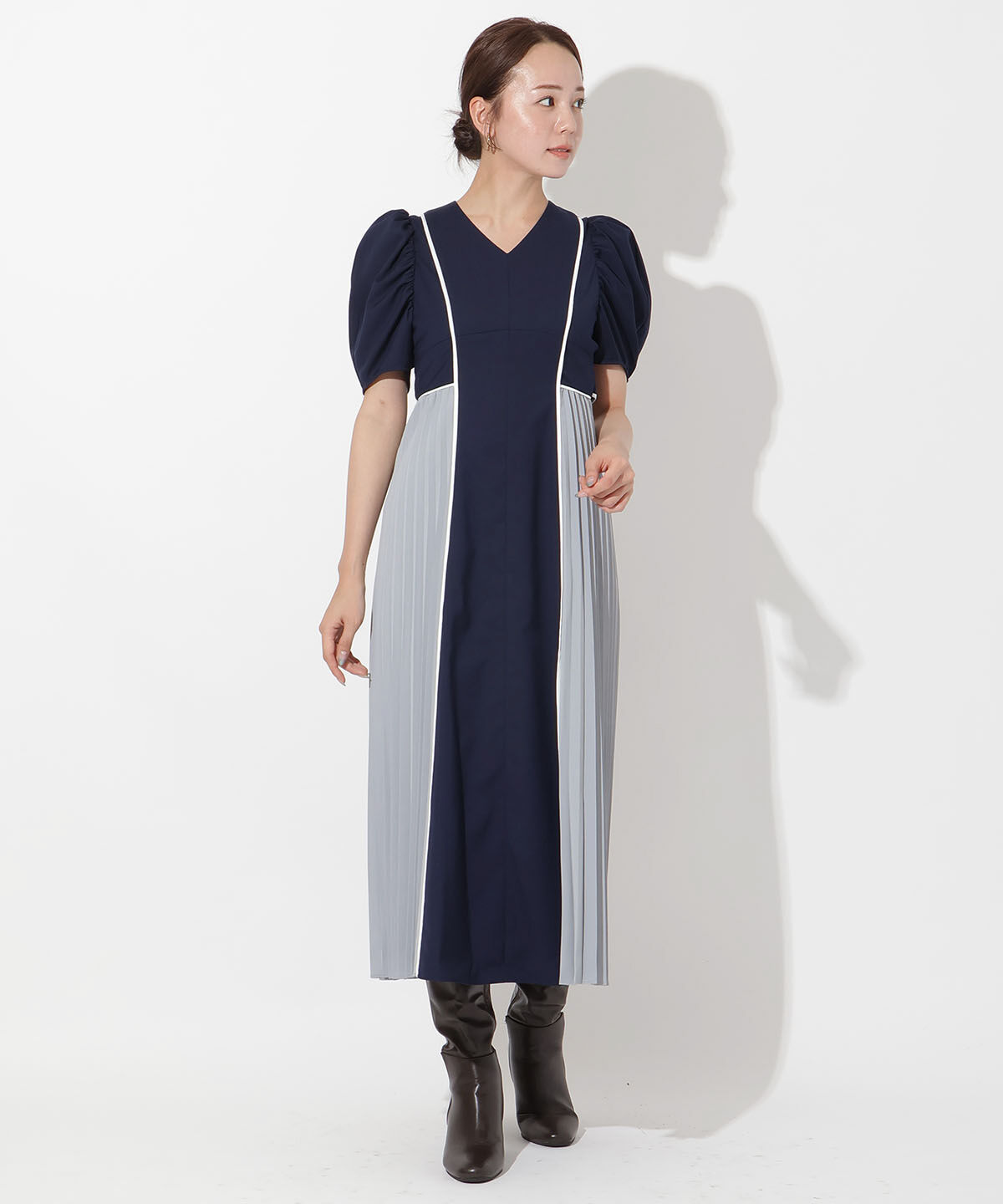 アンドクチュール「配色パイピングVネックワンピース」|ワンピース|