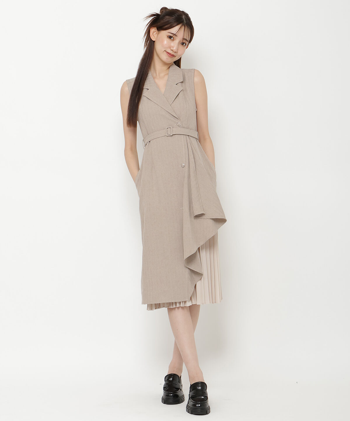REDYAZEL「ノースリーブサイドプリーツワンピース」|ワンピース|ベージュ
