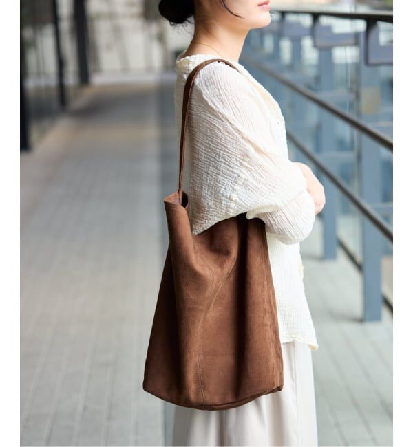 IENA「Morphee/モルフェ CYLINDER(M size)OIL SUEDE BROWN バッグ」|ショルダー・メッセンジャー|